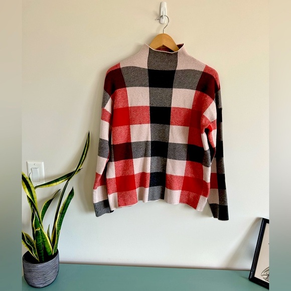 Tahari Checkered Sweater - Stretchy & Stylish - Picture 2 of 9